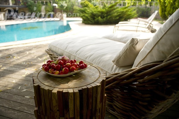 ¿Cómo elegir los muebles de exterior para la terraza de la piscina?