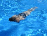 Bloqueadores y bronceadores, ¿afectan el agua de la piscina?